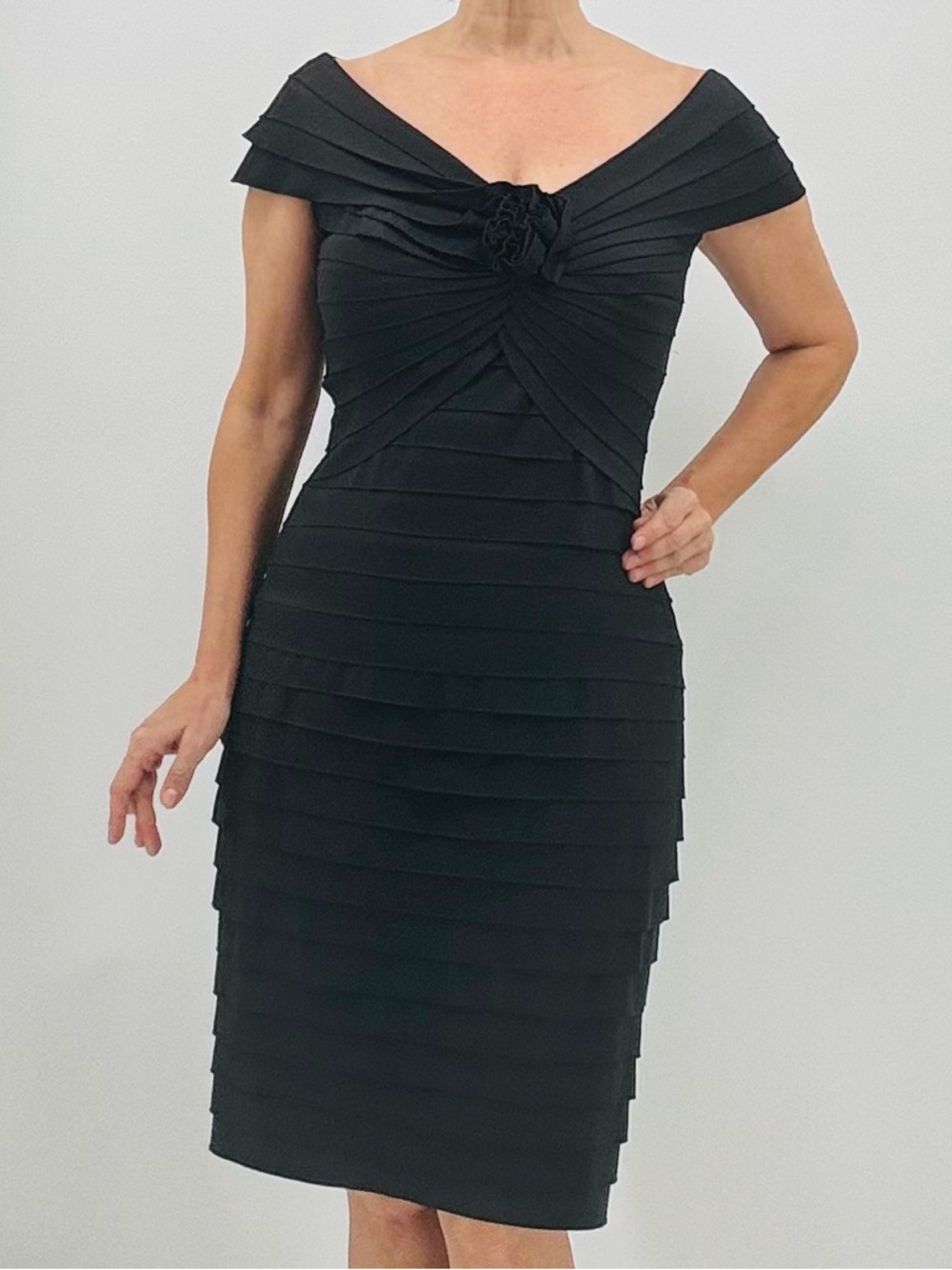 Tadashi Shoji Minimalist Rosette Shutter Pleats LBD Wedding Guest Cocktail Dress